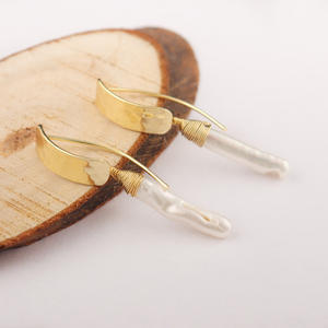 Vintage collection perle naturelle biva avec breloque martelée crochet plaqué or boucles d'oreilles à la mode perle fil boucle d'oreille déformée - Product Image 3