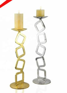 Candelabro de diseño de acero inoxidable con acabado dorado de alta calidad para hoteles, restaurantes y bares - Product Image 3