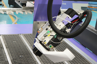 Routeur CNC ACCTEK 1325 4 axes avec changeur d'outils automatique (ATC) pour la sculpture 3D/4D du bois et du mousse, idéal pour la fabrication de colonnes romaines