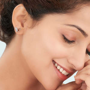 Boucles d'oreilles clous en or rose et diamants Shining Winglet pour femme - Product Image 2