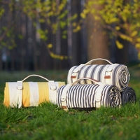 Vente en gros de tapis de pique-nique pliables, élégants, à motifs floraux, pour le camping en plein air, imperméables, résistants au sable, grands tapis de plage avec poignée