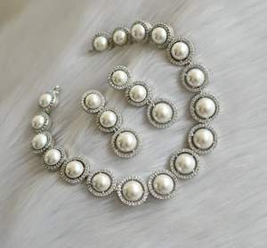 Ensemble de collier en alliage de perles élégantes de qualité supérieure, boucles d'oreilles assorties, perles blanches plaquées or, mariage, fiançailles, fête, mode - Product Image 3