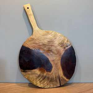 Grande planche à découper en bois de noyer rustique, 22 x 15 pouces, planche en bois massif avec poignée pour la préparation des aliments, le service et les cadeaux - Product Image 1