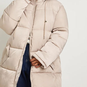 Veste matelassée pour femme de haute qualité OEM, capuche chaude, hiver, grande taille, fermeture éclair intégrale, veste à bulles d'extérieur, logo personnalisé, tissu en nylon, doudoune - Product Image 4