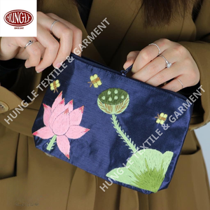 กระเป๋าสตางค์มีซิปแบบยูนิเซ็กส์วินเทจกระเป๋าถือทรงสี่เหลี่ยมปักด้วยมือสวยงามมีดีไซน์ตกแต่ง - Product Image 1