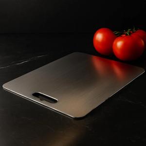 Planche à découper simple en métal argenté, planche à découper moderne pour la cuisine, pour la préparation des repas et le service quotidien, en provenance d'Inde - Product Image 3