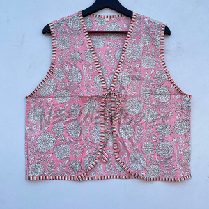 Gilet en coton fait à la main du fabricant pakistanais pour femmes confortable gilet d'hiver ouvert sur le devant broderie tricotée - Product Image 1
