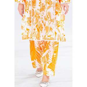 Traje de dos piezas sin coser para mujer, color blanco, elegante y con estilo. - Product Image 2