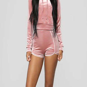 Conjuntos de pantalones cortos de terciopelo personalizados Ropa de fitness personalizada para mujer Ropa de calle Pantalones cortos sexy de diferentes colores - Product Image 4