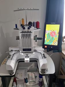 Máquina de Bordar Original Brother Entrepreneur Pro X PR1050X y Kits de Aros para Gorras - Product Image 2