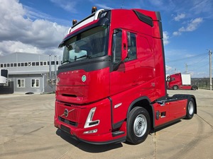 Camion routier longue portée d'occasion Red FH Euro5, modèle phare, 4-6L D13 V6 540HP, conduite à gauche, 4x2, transmission automatique, capacité de charge 11-20T, faible consommation de carburant - Product Image 1