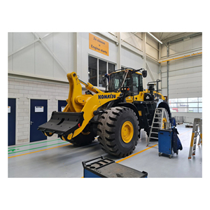 Compatibilité multi-accessoires pour chargeuse sur pneus polyvalente, idéale pour les travaux routiers, le déneigement et l'utilisation agricole - Product Image 1