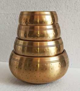 Bol chantant de méditation fait à la main avec un batteur en bois et un coussin pour la guérison sonore et le yoga - Product Image 4