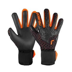 Gants de gardien de but de football professionnel de haut niveau personnalisables, balle en latex injectée de caoutchouc durable, manipulant des tailles de coupes personnalisables - Product Image 1