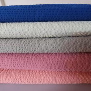 Le seersucker léger en coton est idéal pour les robes chemises et les vêtements décontractés en pur coton doux pour la peau et pour un usage quotidien - Product Image 2