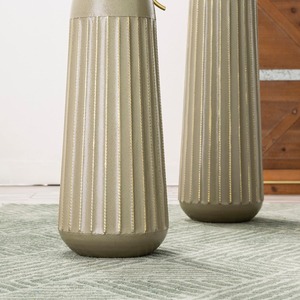 Vase à fleurs en métal design pour une décoration de table époustouflante et une belle composition d'intérieur moderne - Product Image 4