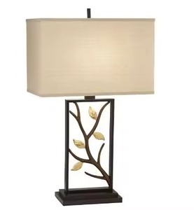 Lampe de table en métal de luxe fabriquée à la main pour la décoration de la maison lampe de chevet élégante pièce décorative moderne en fer - Product Image 2