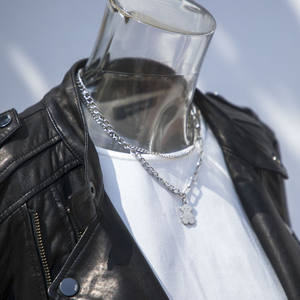 Chaqueta de motorista de cuero negro bordada con diseño de alta calidad para hombres y mujeres hecha a mano por el fabricante - Product Image 3