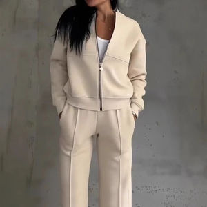 Conjunto Deportivo de Dos Piezas para Mujer con Pantalones Jogger y Chaqueta para Sesiones de Gimnasio y Ejercicio Cómodas - Product Image 1