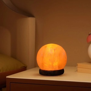 Lámpara de sal del Himalaya, luz de noche LED, Base de lámpara de roca de cristal tallada para decoración de dormitorio en casa, estilo de amor elegante, artesanías naturales - Product Image 1