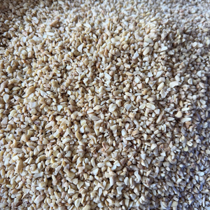 Noix de cajou brutes cassées en vrac bon marché, exportées au Moyen-Orient, noix sèches Badam SANTIGO - Product Image 1