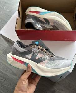 Vêtements d'occasion, y compris les chaussures, vente en gros - Product Image 1