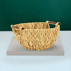 Grand panier en jacinthe d'eau pour le rangement domestique, offrant une solution d'organisation spacieuse et élégante - Product Image 1