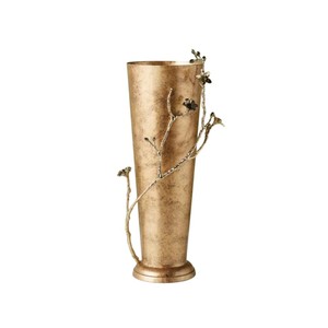 Florero artesanal de latón dorado con forma de Matka con acabado martillado y diseño floral para la decoración del hogar y la Oficina - Product Image 3