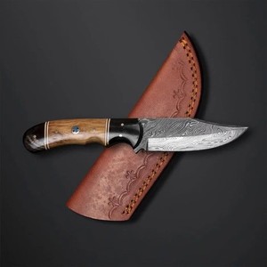 Couteaux d'extérieur à lame en acier damassé faits à la main avec manche en bois d'olivier de qualité personnalisable pour la chasse au camping Skinner. - Product Image 5