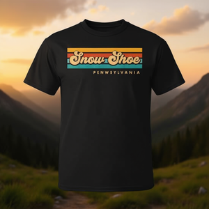 T-shirt Snow Shoe Pennsylvania con design vintage a strisce color tramonto - Product Image 3