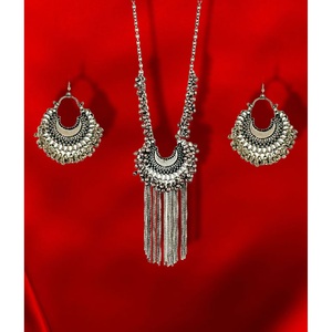 Collier long en chandelle oxydé pour les occasions de fête - Product Image 6