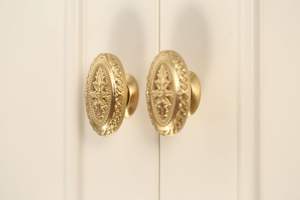 ลูกบิดประตูทองเหลืองขัดเงา สร้างสรรค์เพื่อพื้นที่อยู่อาศัยที่หรูหราและดีไซน์บ้านที่ทันสมัย พร้อมผิวสัมผัสเรียบเนียน - Product Image 2