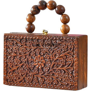 Pochette en bois tendance avec des chaînes de perles et des perles pour un style de jour et de nuit, sac à main léger fait à la main pour femmes par Tradebyd - Product Image 2