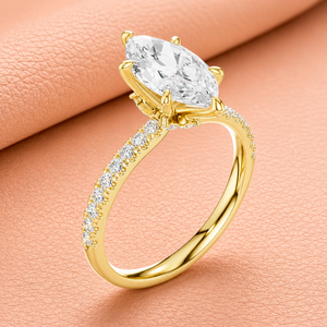 Bague de fiançailles solitaire en or jaune 14K massif, taille marquise, avec accents de diamants de laboratoire pavés et pierre centrale sertie à griffes - Product Image 3