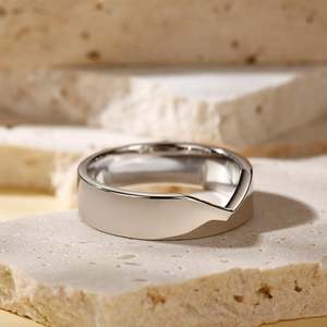 Anillo de banda geométrico para hombre Jeulia Limitless Love, chapado en oro de 14 quilates, estilo hip hop - Product Image 5