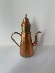 Cafetière en cuivre de finition supérieure avec bec incurvé et prise confortable idéale pour les amateurs de café chaud du monde entier - Product Image 2