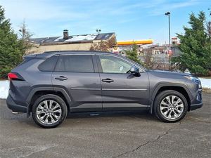 Toyota RAV4 XLE Premium AWD d'occasion 2025 - Product Image 5