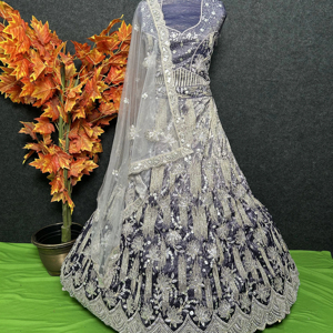 Diseñador Heavy bordado lentejuelas Zari Work Party Work Wear Lehenga con blusa Dupatta para Bodas de verano y eventos de celebración - Product Image 1