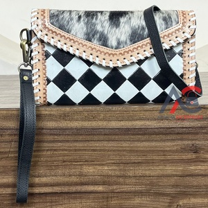 กระเป๋าคลัทช์แบบตะวันตกสำหรับผู้หญิงหนังวัวลายกระดานหมากรุกของแท้สีดำและสีขาวมีสายคล้องข้อมือกระเป๋าใบเล็กสำหรับผู้หญิง - Product Image 1