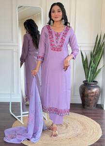 Salwar Kameez traditionnel indien cousu avec des broderies, tenue de fête pour femmes, ensemble indien - Product Image 2