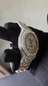 Reloj lujoso de estilo Hip Hop Moissanite Diamond Crafted Iced Out Diamond Dial Función de fecha Reloj de movimiento de cuarzo para hombres y mujeres - Product Image 2