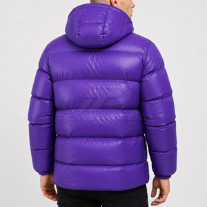 Veste d'hiver matelassée à capuche pour homme, confortable et durable, idéale pour les aventures de week-end ou le style urbain décontracté, avec logo frontal, en vente - Product Image 2