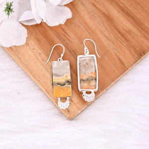 Hermosos y Modernos Pendientes de Latón con Bisel Plateado y Forma Ovalada de Jaspe Abeja Natural, Venta al por Mayor para Mujeres y Niñas - Product Image 4