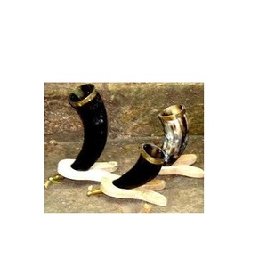 Bocina vikinga con soporte de madera, cuerno de buey auténtico, cuerno vikingo con borde de latón y punta - Product Image 1