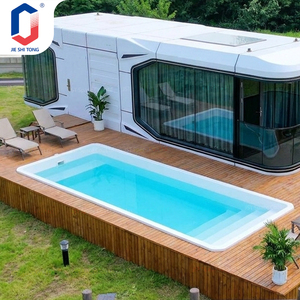 Piscine extérieure moderne avec terrasse surélevée pour maison-conteneur en bord de mer, station balnéaire et villa de vacances - Product Image 1