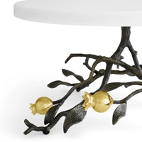 Plateau en marbre circulaire élégant avec support coulé Outil de service de gâteau simple pour les collations d'anniversaire ou la décoration de la table centrale