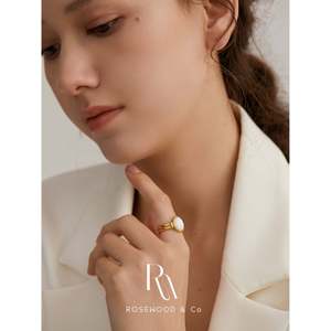 Anello Sigillo Vintage Placcato Oro, Non si Ossida, con Fascia in Madreperla e Motivo Animale, Impermeabile, con Catena Dorata, Impilabile - Product Image 4