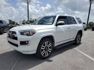 Toyota 4Runner Limited 2024, Construcción Refinada, Ligeramente Usada - Product Image 4