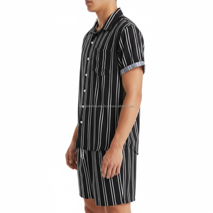 ชุดเซ็ตเสื้อผ้าผู้ชายลายทางแบบสั่งทำพิเศษ - สีดำและสีขาวลายเส้นเล็ก ชุดลำลองฤดูร้อน 2 ชิ้น - Product Image 4