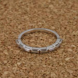 VVS2ตัดทรงบาแกตต์แหวนเพชรสำหรับปลูกในห้องปฏิบัติการสีอีจีไอได้รับการรับรองผู้ผลิตเครื่องประดับทอง14K แบบตามต้องการ - Product Image 1